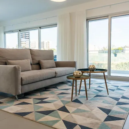 3 - Luxurious & Playground & Garage Apartment *
